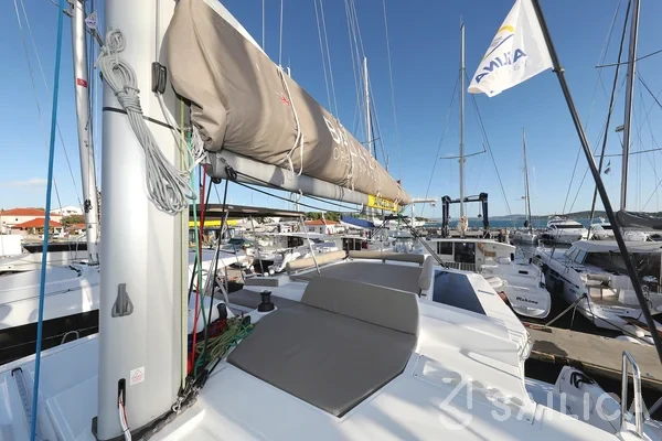 Bali 4.2 - Yacht Charter Sailica