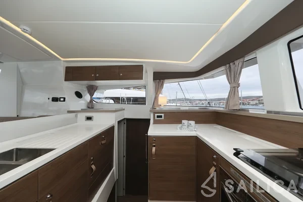 Bali 4.2 - Yacht Charter Sailica