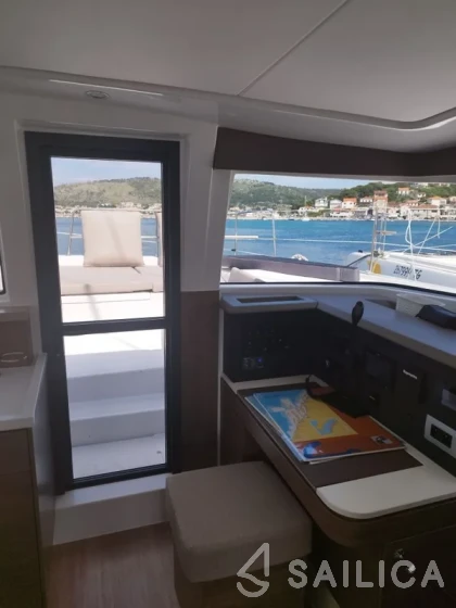 Bali 4.2 - Yacht Charter Sailica