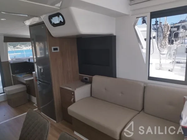 Bali 4.2 - Yacht Charter Sailica