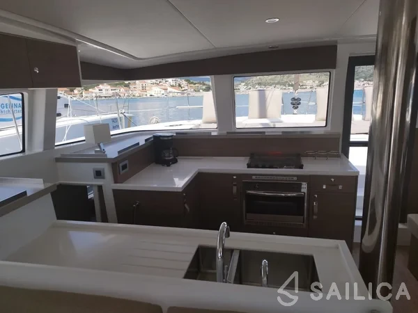 Bali 4.2 - Yacht Charter Sailica