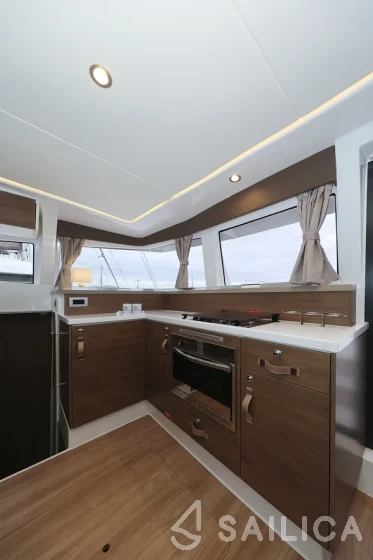 Bali 4.2 - Yacht Charter Sailica