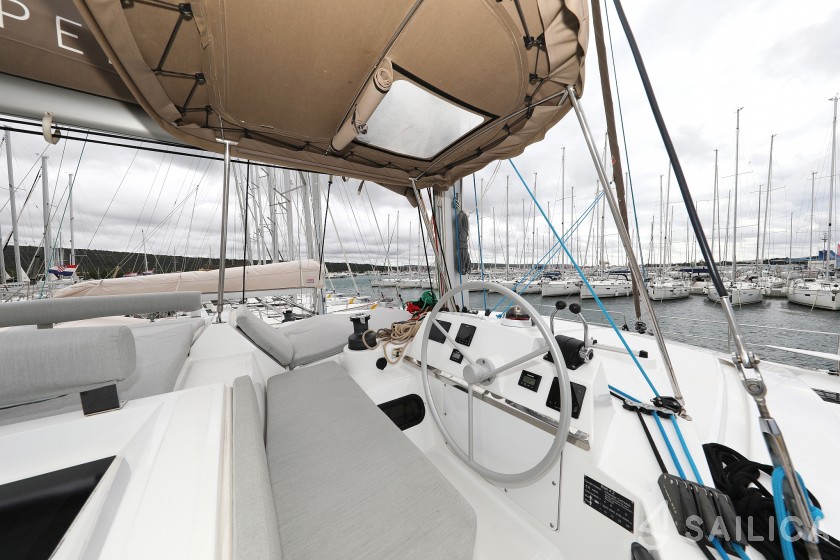 Bali 4.2 - Yacht Charter Sailica