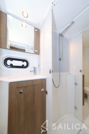 Bali 4.2 - Yacht Charter Sailica