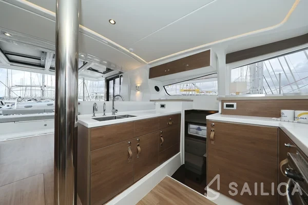 Bali 4.2 - Yacht Charter Sailica