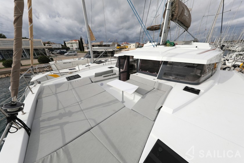 Bali 4.2 - Yacht Charter Sailica