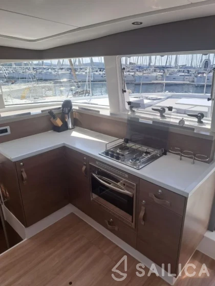 Bali 4.2 - Yacht Charter Sailica