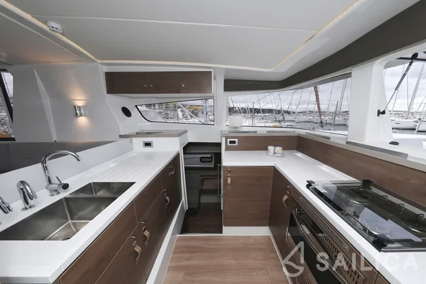 Bali 4.2 - Yacht Charter Sailica