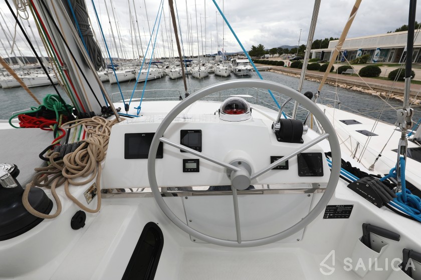 Bali 4.2 - Yacht Charter Sailica