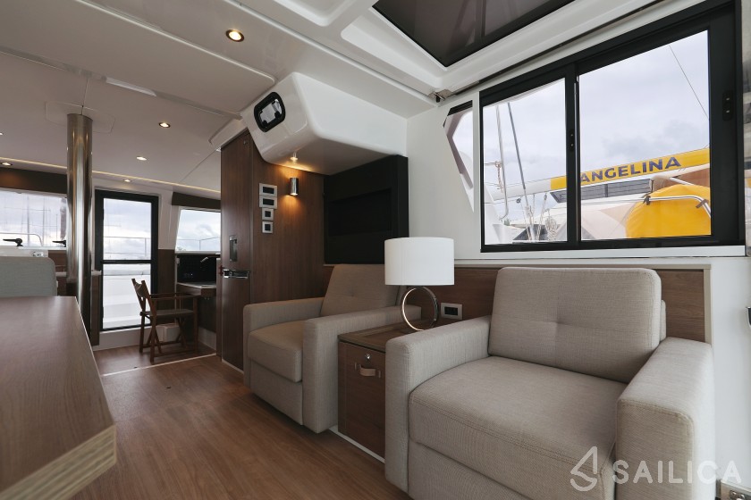 Bali 4.2 - Yacht Charter Sailica