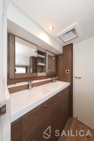 Bali 4.2 - Yacht Charter Sailica