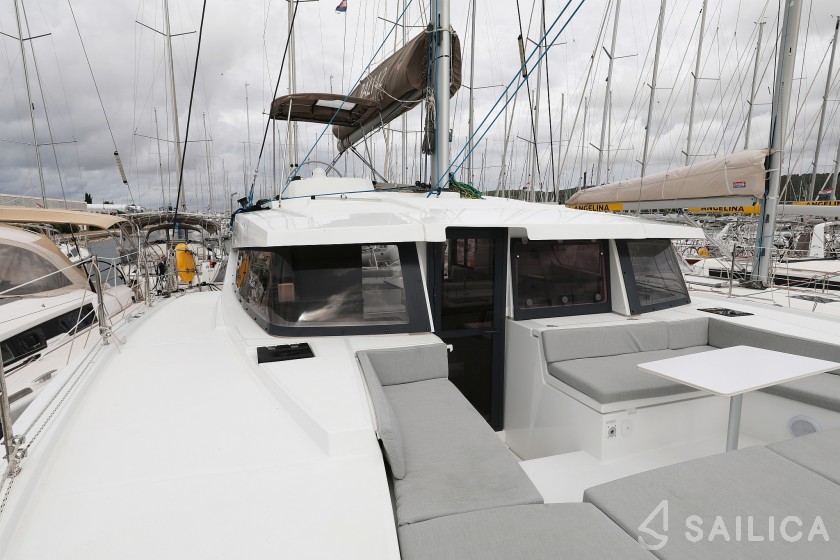 Bali 4.2 - Yacht Charter Sailica