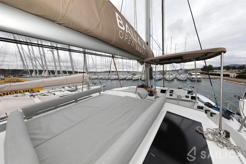 Bali 4.2 - Yacht Charter Sailica