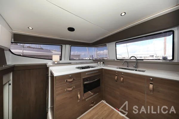 Bali 4.4 - Yacht Charter Sailica