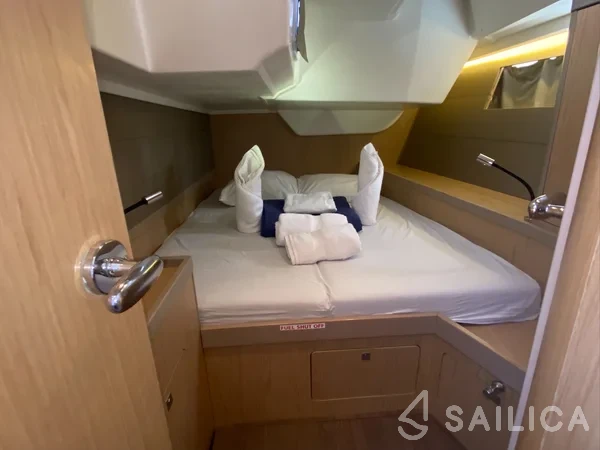 Oceanis 48 - Yacht Charter Sailica