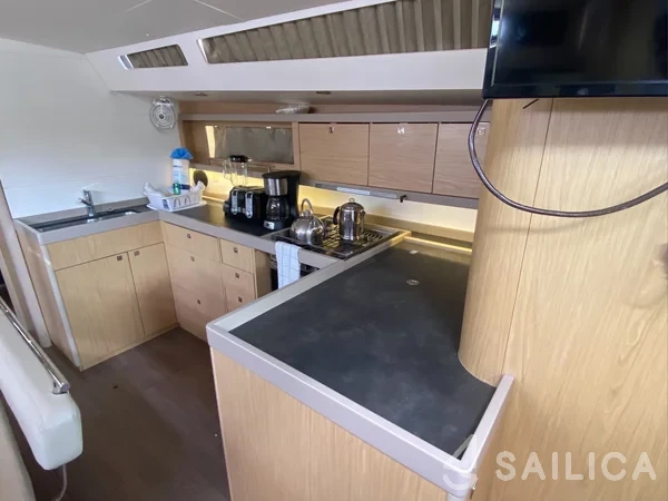 Oceanis 48 - Yacht Charter Sailica