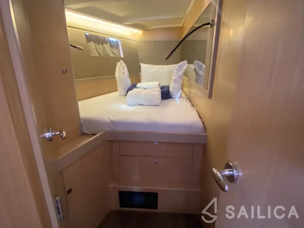 Oceanis 48 - Yacht Charter Sailica