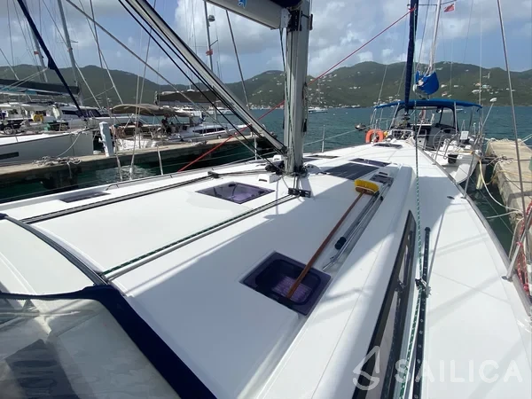 Oceanis 48 - Yacht Charter Sailica