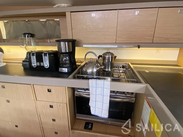 Oceanis 48 - Yacht Charter Sailica