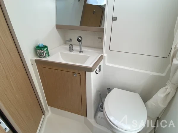 Oceanis 48 - Yacht Charter Sailica