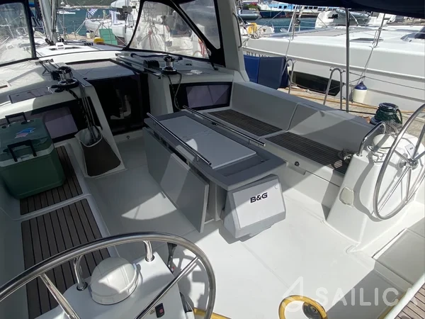 Oceanis 48 - Yacht Charter Sailica