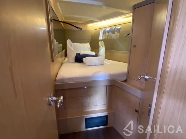 Oceanis 48 - Yacht Charter Sailica