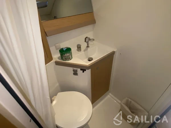 Oceanis 48 - Yacht Charter Sailica