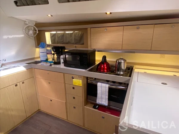 Oceanis 48 - Yacht Charter Sailica