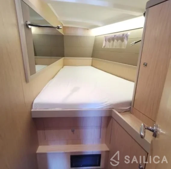 Oceanis 48 - Yacht Charter Sailica