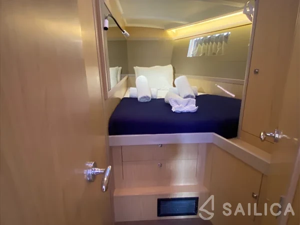 Oceanis 48 - Yacht Charter Sailica