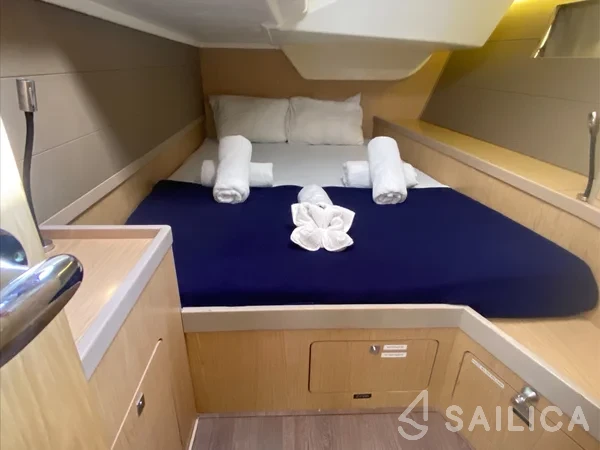 Oceanis 48 - Yacht Charter Sailica
