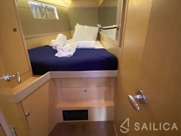 Oceanis 48 - Yacht Charter Sailica