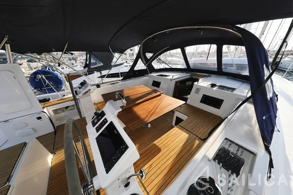 Bavaria C45 Holiday - Yacht Charter Sailica