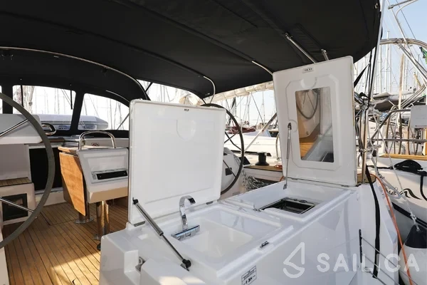 Bavaria C45 Holiday - Yacht Charter Sailica