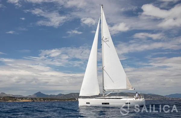 Bavaria C45 Holiday - Yacht Charter Sailica