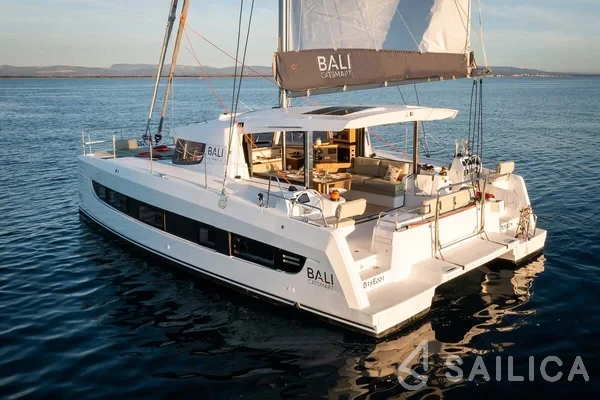 Bali Catsmart - Yacht Charter Sailica