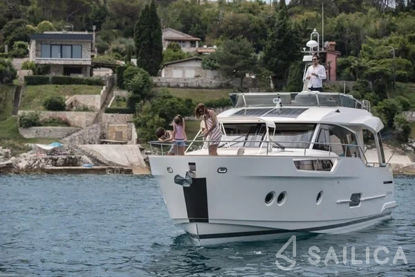 Greenline 48 Fly - Yacht Charter Sailica