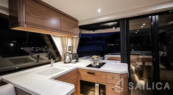 Greenline 48 Fly - Yacht Charter Sailica