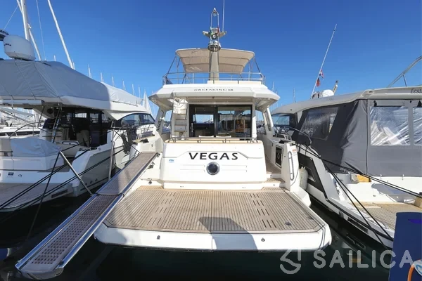 Greenline 48 Fly - Yacht Charter Sailica