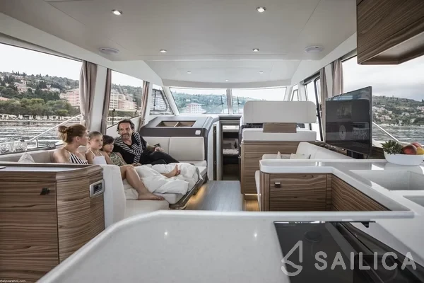 Greenline 48 Fly - Yacht Charter Sailica
