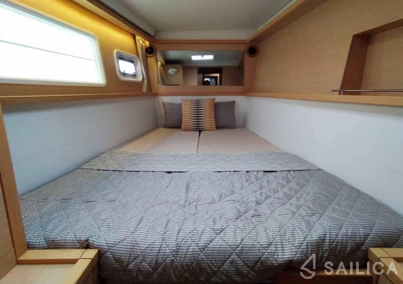 Lagoon 450  Flybridge - Yacht Charter Sailica