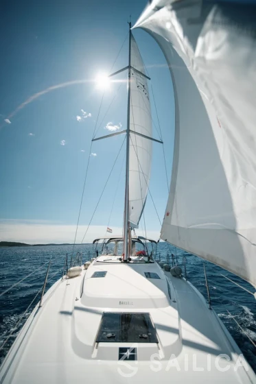 Bavaria C42 - Yacht Charter Sailica