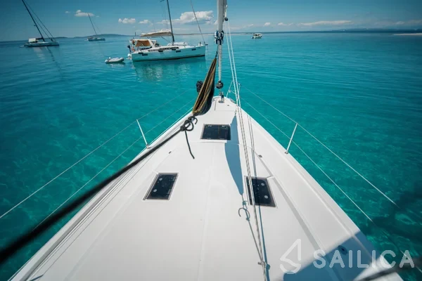 Bavaria C42 - Yacht Charter Sailica