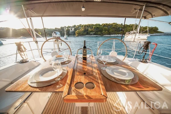 Bavaria C42 - Yacht Charter Sailica