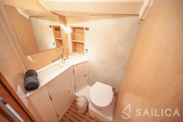 Bavaria C42 - Yacht Charter Sailica