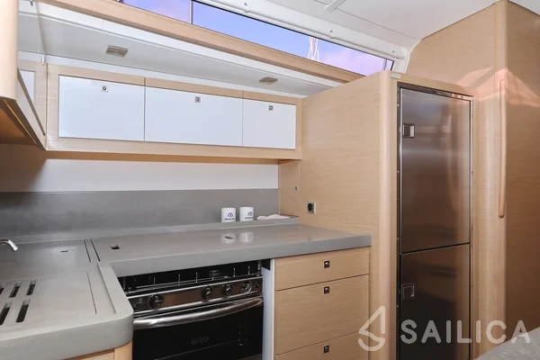 Dufour 470 - Photo #42 Dufour 470 - Yacht Charter Sailica