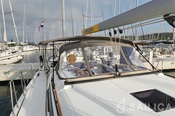 Dufour 470 - Photo #113 Dufour 470 - Yacht Charter Sailica
