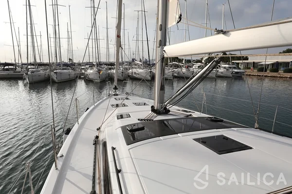 Dufour 470 - Photo #111 Dufour 470 - Yacht Charter Sailica