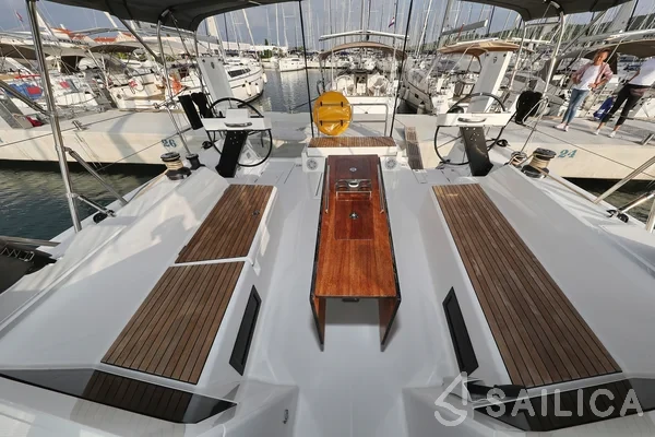 Dufour 470 - Photo #110 Dufour 470 - Yacht Charter Sailica