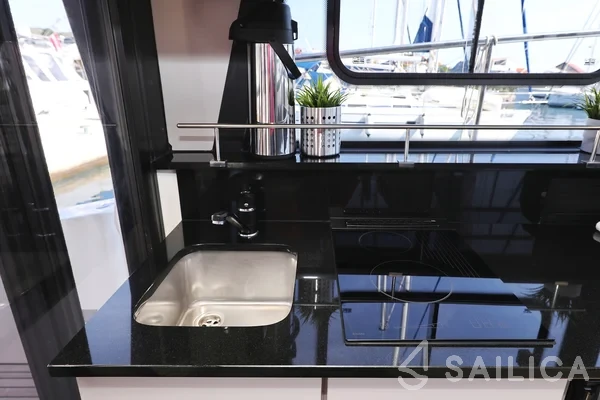Futura 40 Grand Horizon - Yacht Charter Sailica